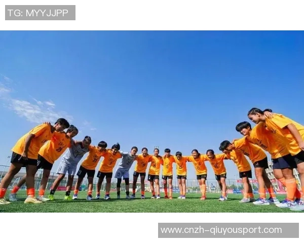 足球队合照展现团队精神与默契配合的瞬间记录